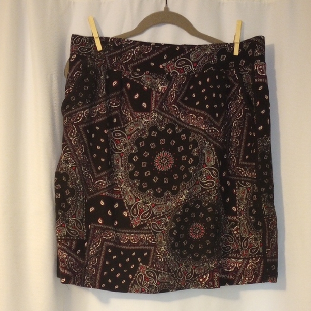 Denim & Co. Black & Pink Paisley Active Skort. New without Tags.